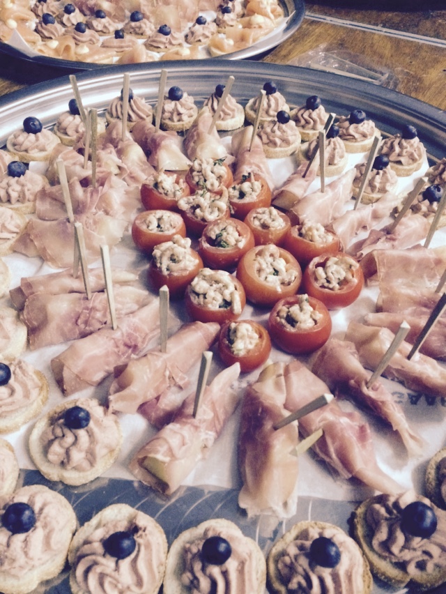 Hapjes met ham en mousse