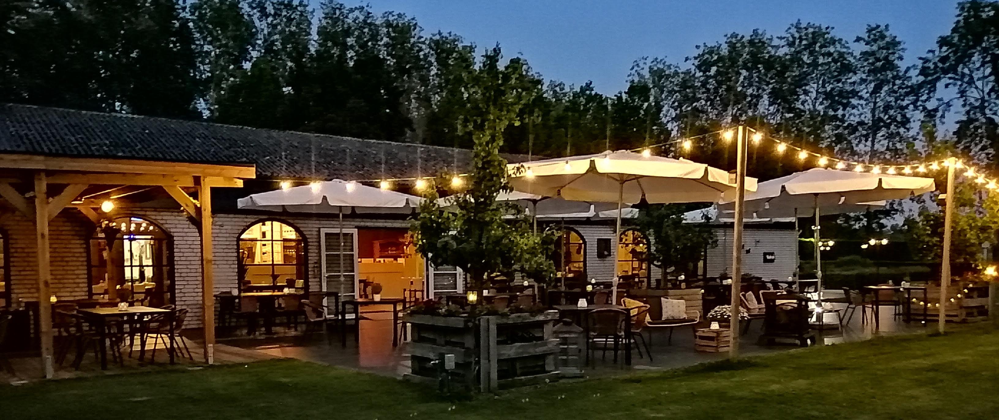 Terras overzicht bij avond